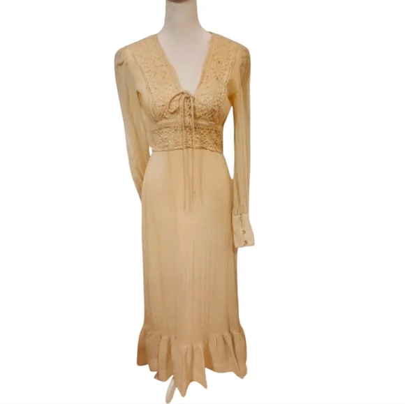 Beautiful Vintage 1970s Off White Sheer Festival Dress with lining Lace Size 4 - Picture 1 of 6